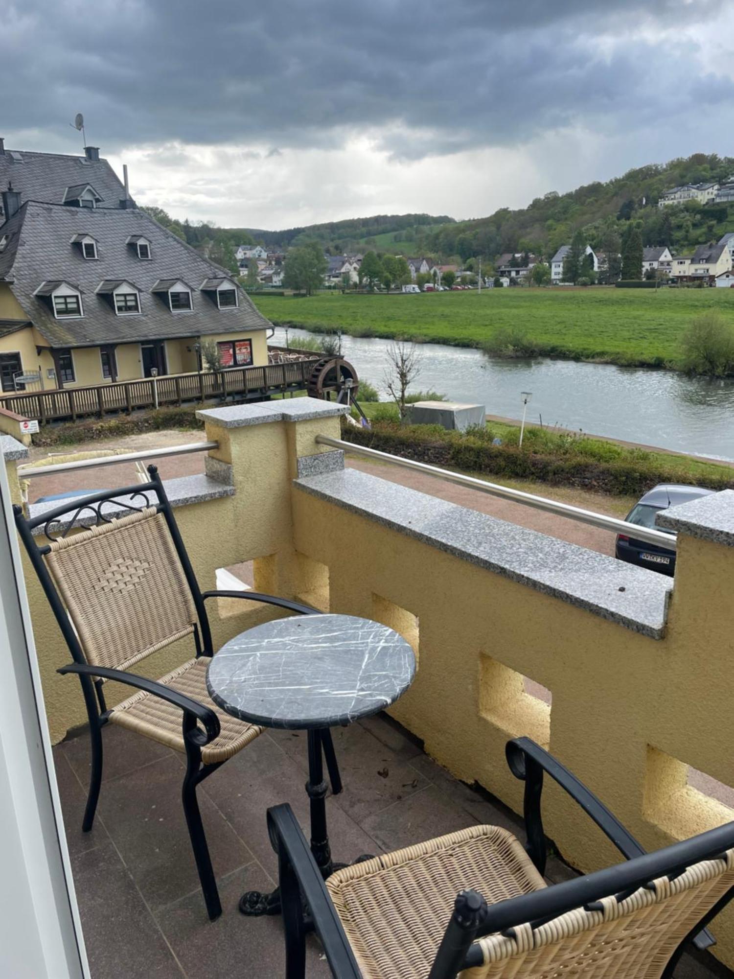Ferienwohnung Riverside Resort Idyllisch Direkt An Der Lahn Diez Ngoại thất bức ảnh